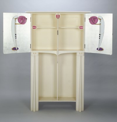 橱柜，为14格拉斯堡花园，格拉斯哥，1902年（彩绘橡木）88制作;两个人物在阿拉伯斗篷的侧门和头巾拿着灯笼; 作者 查尔斯·雷尼·麦金托什