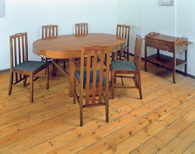 餐厅套房，c.1918-19（木镶嵌珍珠母和铝） 作者 查尔斯·雷尼·麦金托什
