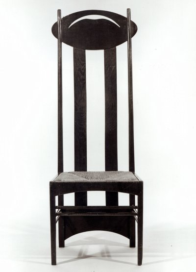 高背椅，c.1897（深色橡木，带有匆忙座椅和穿孔椭圆形后背轨道） 作者 查尔斯·雷尼·麦金托什