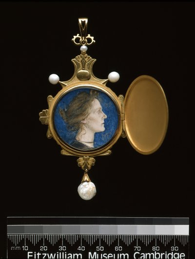 吊坠：Edith Emma Cooper小姐（1862-1913）1901年（黄金，珐琅，珍珠和卫生间） 作者 查尔斯·里基茨