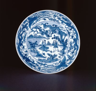 蓝色和白色的盘子上画着一个圣人和服务员，万里马克和时期，1573-90（瓷器） 作者 中文学校