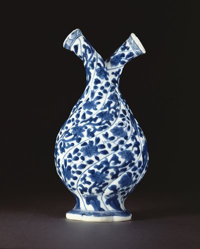 康熙时期（1662-1722）欧洲玻璃形状的蓝白双瓶（瓷器） 作者 Chinese School