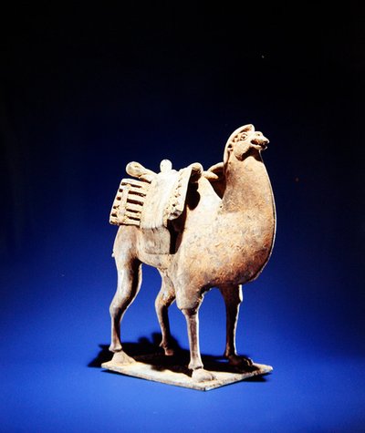 骆驼，六世纪中后期，北魏（386-534）-北齐（550-77）王朝（陶器）（另请参阅394829） 作者 中文学校