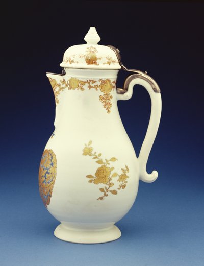 Meissen形式的咖啡壶主要用Gustav Gabriel Loodh的手臂镀金装饰，干隆时期（1736-95）（瓷器）（侧视图210133） 作者 中文学校