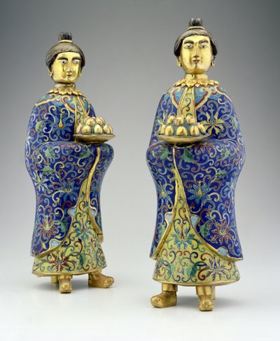 一对女服务员，干隆时期，1736-95（景泰蓝珐琅） 作者 中文学校