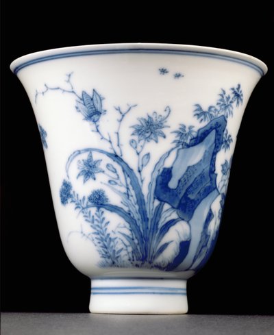半蛋壳烧杯，康熙标记和1662-1722时期（瓷器有蓝色釉下）（见142601，下面见142558） 作者 中文学校