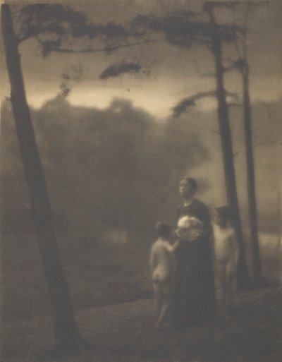 晚间-母亲和男孩，1905年。 作者 克拉伦斯 H 怀特