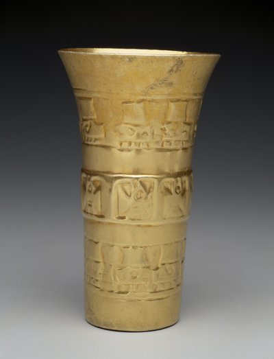 杯子。鸟和头像，900-1100年（金）。 作者 文化西坎