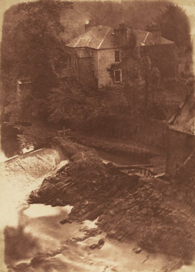 科林顿庄园和堰塞湖，右边是旧磨坊的一部分，1846年。创造者：David Octavius Hill, Robert Adamson. 作者 大卫·奥克塔维斯·希尔，罗伯特·亚当森