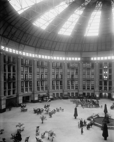新西巴登温泉酒店的中庭，西巴登斯普林斯，印第安纳州，c.1900-15 作者 底特律出版公司