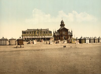 海滩和赌场，法国加来，约1900年 作者 底特律出版公司