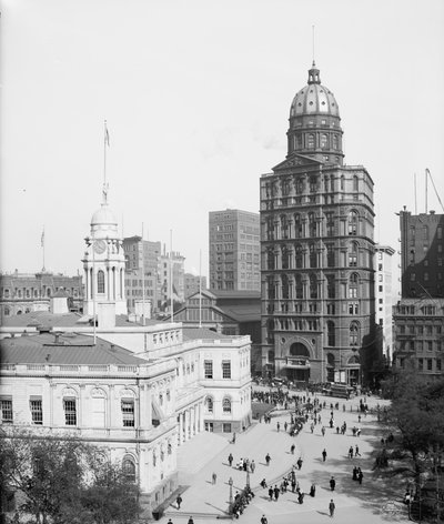 美国纽约市市政厅和世界大厦，约1905年（黑白照片）。 作者 底特律出版公司