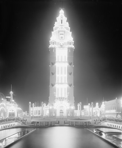 纽约市科尼岛夜间的梦幻乐园，约1905年（黑白照片）。 作者 底特律出版公司