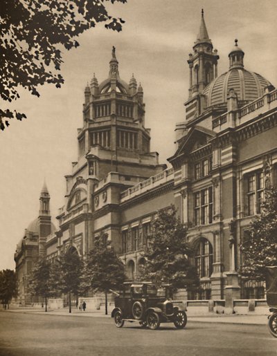 克伦威尔路的维多利亚和阿尔伯特博物馆立面，约建于1935年。 作者 唐纳德·麦克利什