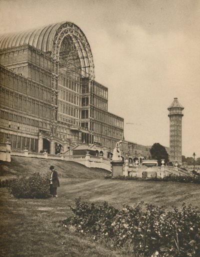 西顿纳姆水晶宫的玻璃和大梁，摄于1935年。 作者 唐纳德·麦克利什