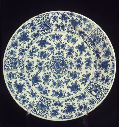 蓝色玫瑰图案板，1764（彩陶） 作者 荷兰学校