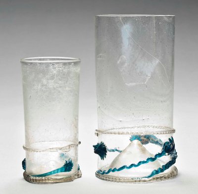 两个Façon-de-Venise玻璃“ Comet”烧杯（玻璃） 作者 荷兰学校