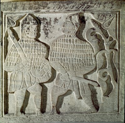 Seljukide Art（Seljukide或Saljuqide）：代表两个战士的低浮雕。 来自土耳其科尼亚。 13世纪。 土耳其伊斯兰艺术博物馆，伊斯坦布尔 作者 王朝塞尔柱克