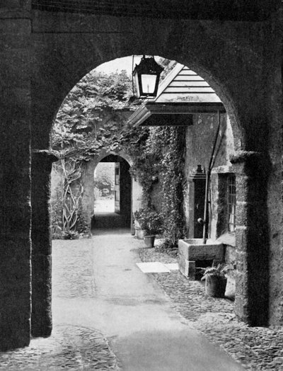 1924-1926年德文郡埃克塞特大教堂（Exeter Cathedral）地区的旧法院 作者 E.混蛋