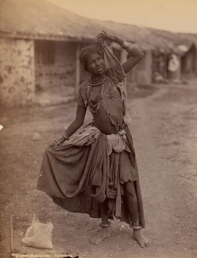 [一个吉普赛舞蹈女孩，卡蒂亚瓦]，约1915年。 作者 E. 牛磺酸