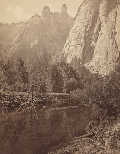 大教堂尖顶，优胜美地山谷，1872年。 作者 爱德沃德·迈布里奇