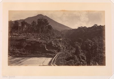 危地马拉祖尼尔火山 作者 爱德沃德·迈布里奇