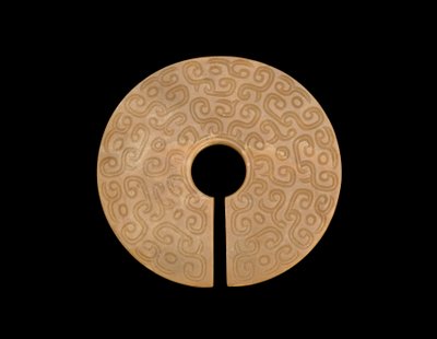公元前8-7世纪的龙耳环 作者 东周中文学校