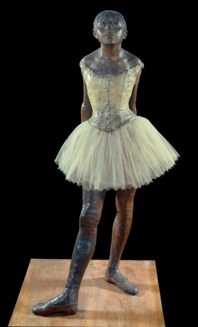 14 岁或高大的舞者穿着 - 埃德加·德加（Edgar Degas，1834-1917 年）的雕塑，木质底座上有古铜色、薄纱和粉红色缎面 作者 埃德加·德加