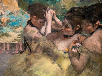 Behind the scenes (detail) (also known as “Yellow dancers”). 1874-1876. Oil on canvas. 作者 埃德加·德加