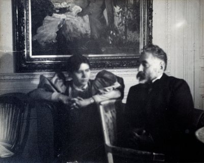 作家Stephane Mallarme (1842-1898)和侄女Paule Gobillard的肖像，由Berthe Morisot拍摄" 摄影：Edgar Degas (1834-1917) 1896年 太阳。0,29x0,37米 巴黎，奥赛博物馆 作者 埃德加·德加
