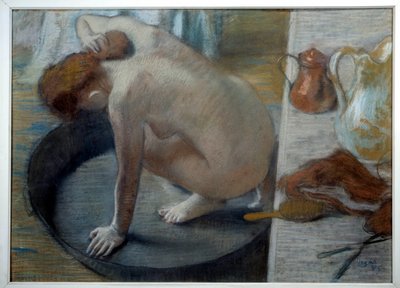埃德加·德加（Edgar Degas，1834-1917 年）的粉彩浴缸。 1886. 太阳。 0.60 x 0.83 米。 巴黎，奥赛博物馆 作者 埃德加·德加