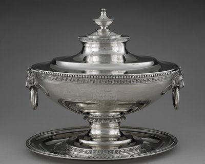 带底板的汤杯 作者 爱德华·钱德勒·摩尔