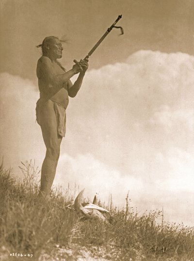 向神秘祈祷 1907 年（照片） 作者 爱德华警长柯蒂斯