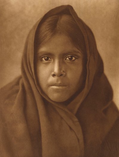 Qahatika 女孩，c.1907（大幅面照相凹版） 作者 爱德华警长柯蒂斯