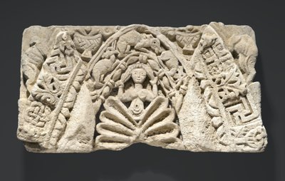 拱与女性形象（石灰石） 作者 埃及人