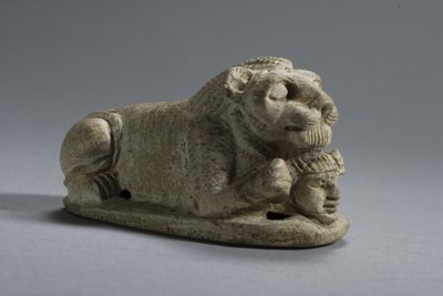 躺着靠近头部的狮子盖，Napata-Meroe，上努比亚（滑石） 作者 Egyptian