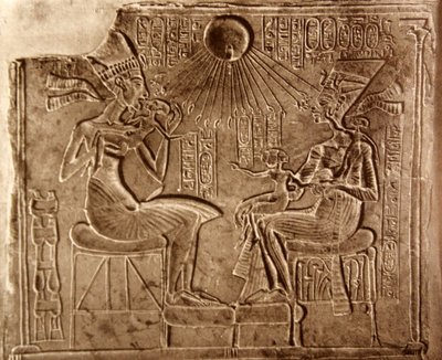 Akhenaten and His Family, from Akhetaten (modern Tell el-Amarna). 作者 埃及第十八王朝