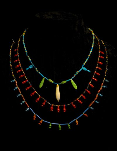 珠子项链，新王国（彩陶） 作者 Egyptian 18th Dynasty