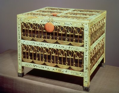 图坦卡蒙墓（公元前1370-52）新王国（木材和象牙，应用金和银）的库房 作者 Egyptian 18th Dynasty