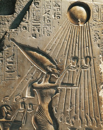 埃及，Tell el-Amarna，描绘阿蒙霍特普四世（Akhenaten法老，约1360-1342年）崇拜太阳盘的浮雕，第十八王朝，新王国（石灰岩 作者 埃及第十八王朝