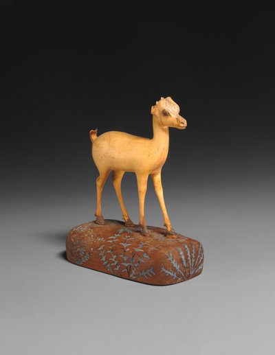 羚羊，约公元前1390-1353年（大象象牙，木头，蓝色颜料镶嵌）。 作者 埃及第十八王朝