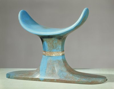 头枕，来自图坦卡蒙墓（公元前1370-52）新王国（蓝色玻璃贴） 作者 Egyptian 18th Dynasty