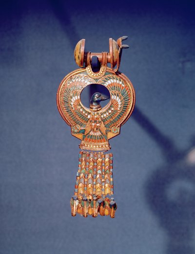 来自Tutankhamum墓，国王谷，底比斯，公元前1347  -  37年（黄金和熔融玻璃）（344029）的左耳环 作者 Egyptian 18th Dynasty