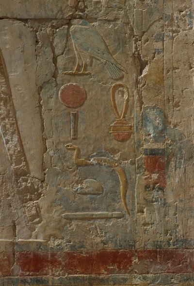 从哈特谢普苏特太平间神庙（公元前1503-1482年）新王国（绘石灰石）描绘荷鲁斯女神哈索尔教堂的浮雕 作者 Egyptian 18th Dynasty