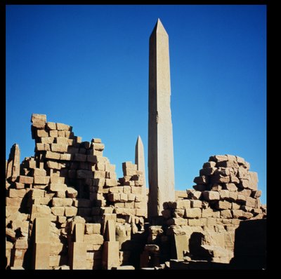 Tuthmosis I（公元前1504-1492）和哈特谢普苏特（公元前1473-1458）在阿蒙神庙，新王国卡纳克神庙的方尖碑 作者 埃及第十八王朝