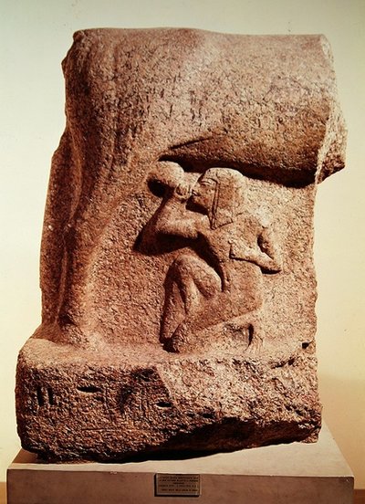 女神Hathor哺育法老Horemheb，新王国，公元前134.4-1314（红色花岗岩） 作者 Egyptian 18th Dynasty