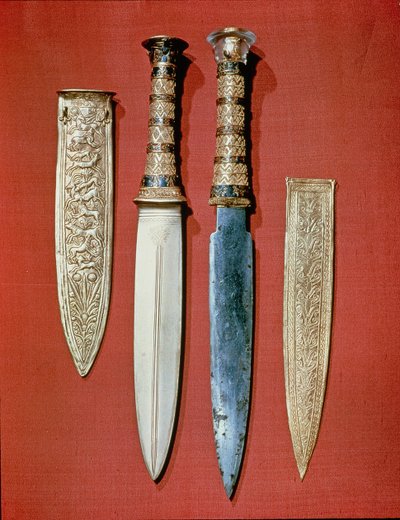 国王两把匕首，来自图坦卡蒙墓（公元前1370-52）新王国（金和铁） 作者 埃及第十八王朝