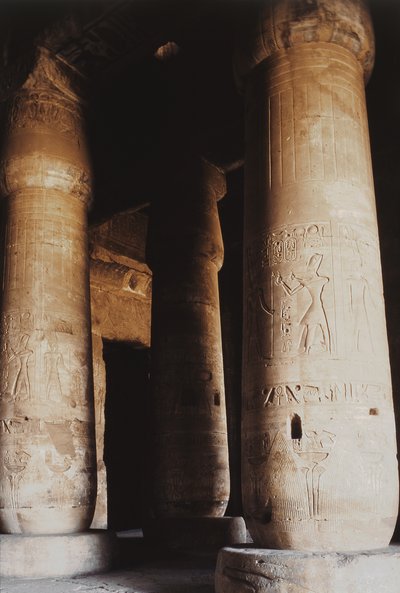 第一个次附尖霍尔的内部，新的王国 作者 Egyptian 19th Dynasty