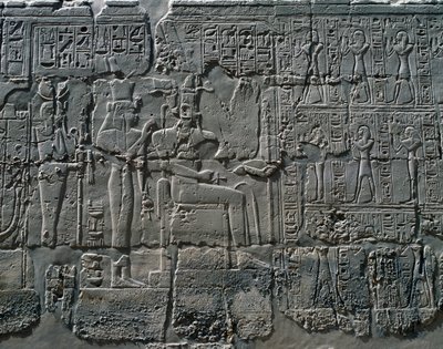 卡纳克神庙建筑群（联合国教科文组织世界遗产名录）大神殿内墙浮雕中的祭神场景 作者 埃及第19王朝