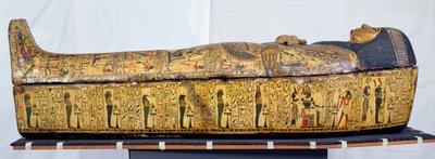 Nesyamun木乃伊的棺材和盖子，可能在Deir El-Bahri发现，新王国，约公元前1100年（彩绘木）。 作者 埃及第20王朝